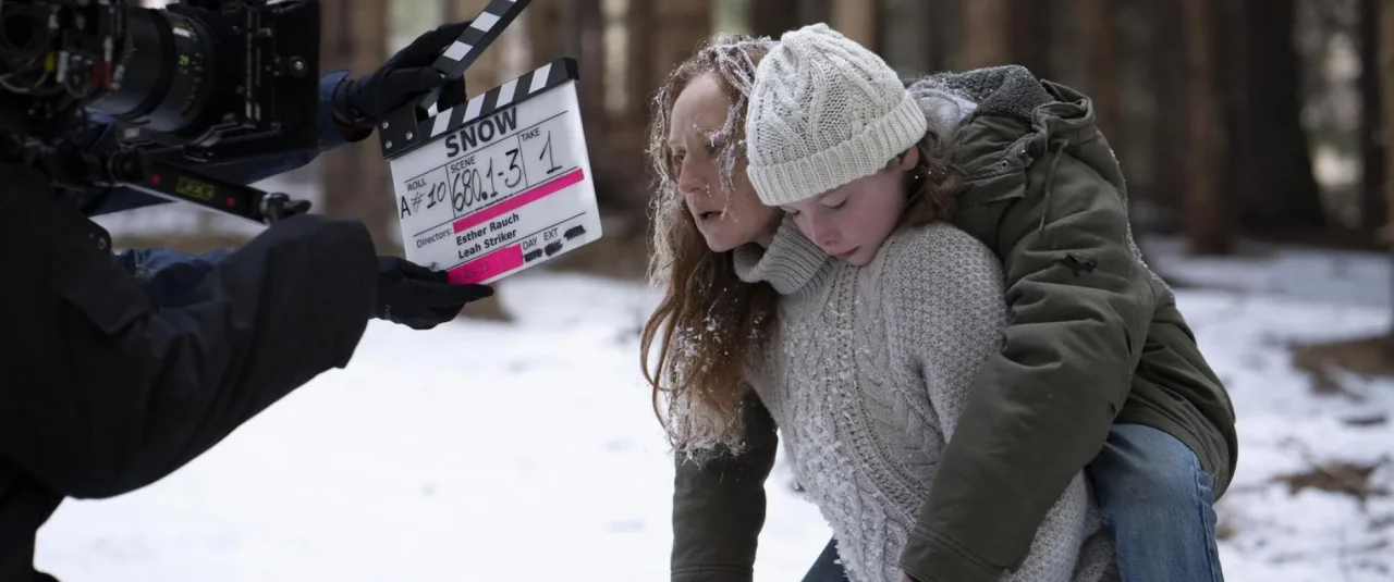 <div class='slide_cap'><div class='sw_hg'><h1>Snow</h1><br><h2>TV Serie, 2023</h2></div><a class='no_visible' href='/projekte/2023-01-10_snow/#slide'></a></div>