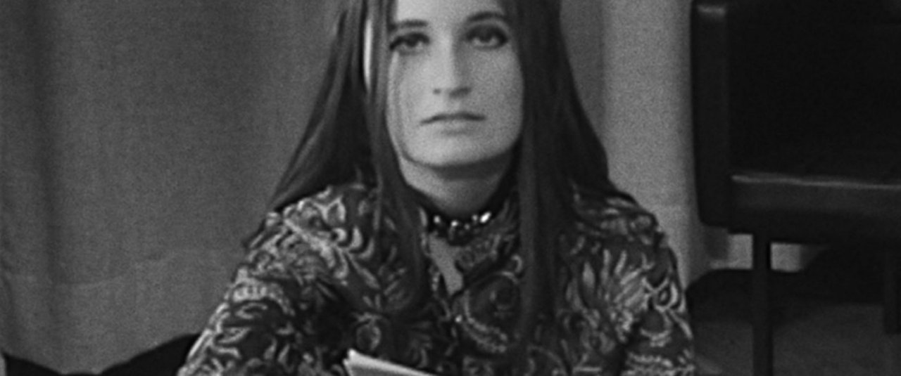 <div class='slide_cap'><div class='sw_hg'><h1>Elfriede Jelinek -</h1><br><h1 class='zeile_2'>Die Sprache von der Leine lassen</h1><br><h2>Documentary, 2022</h2></div><a class='no_visible' href='/en/projects/2024_02_20_elfride-jelinek/#slide'></a></div>