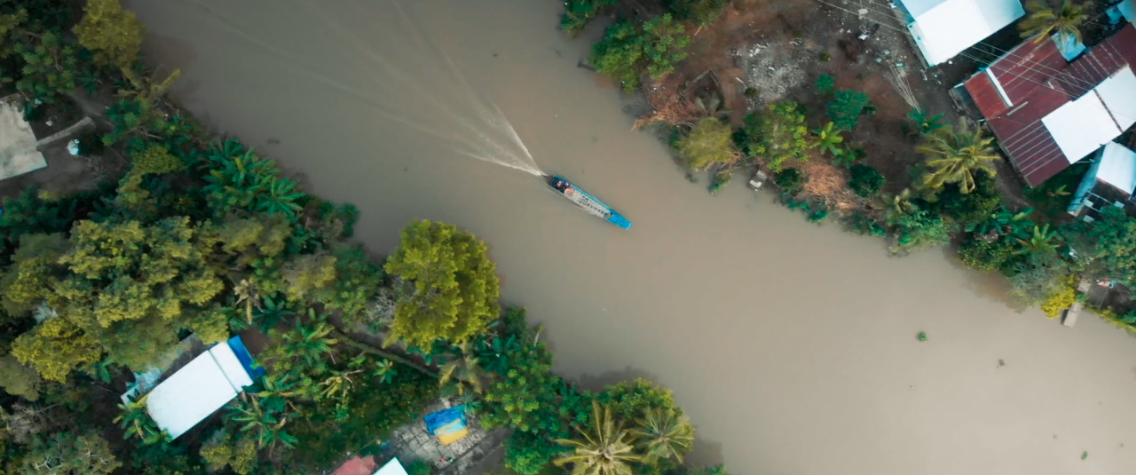 <div class='slide_cap'><div class='sw_hg'><h1>UNIVERSUM VIETNAM</h1><br><h2>TV Dokumentation, 2023</h2></div><a class='no_visible' href='/projekte/2024_01_09-universum-vietnam/#slide'></a></div>