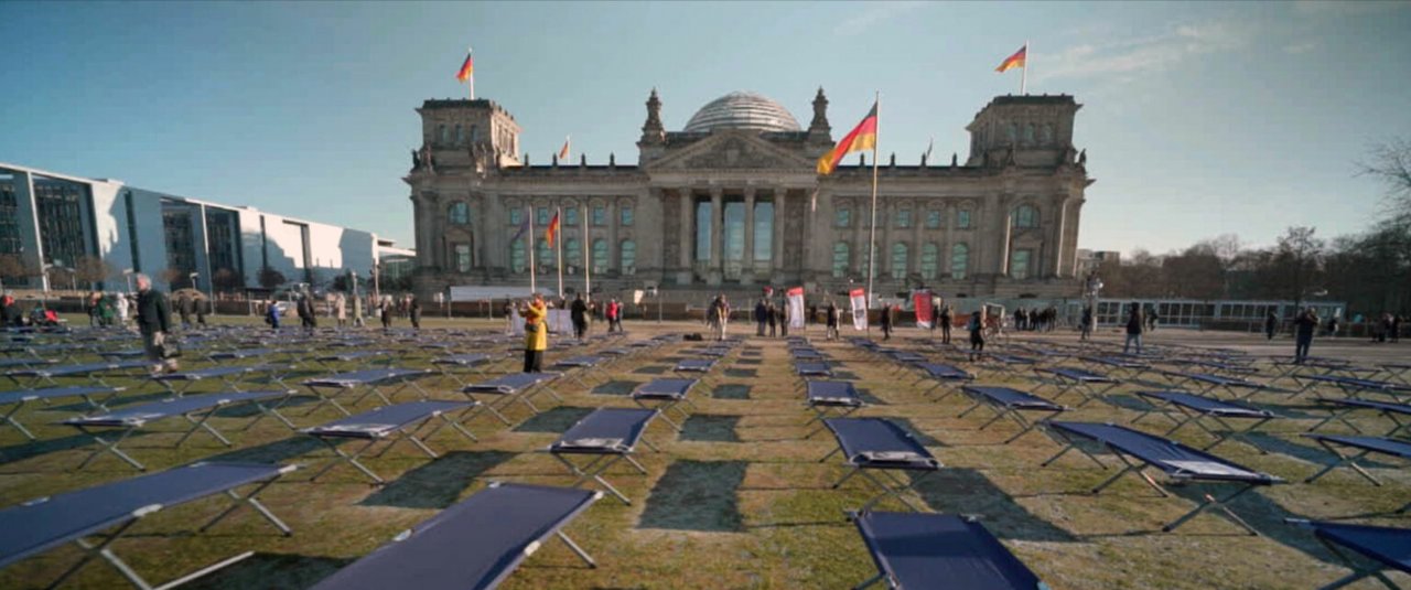 <div class='slide_cap'><div class='sw_hg'><h1>CHRONISCH IGNORIERT</h1><br><h2>dokumentation, 2024</h2></div><a class='no_visible' href='/projekte/2025_02_26_chronisch_ignoriert/#slide'></a></div>