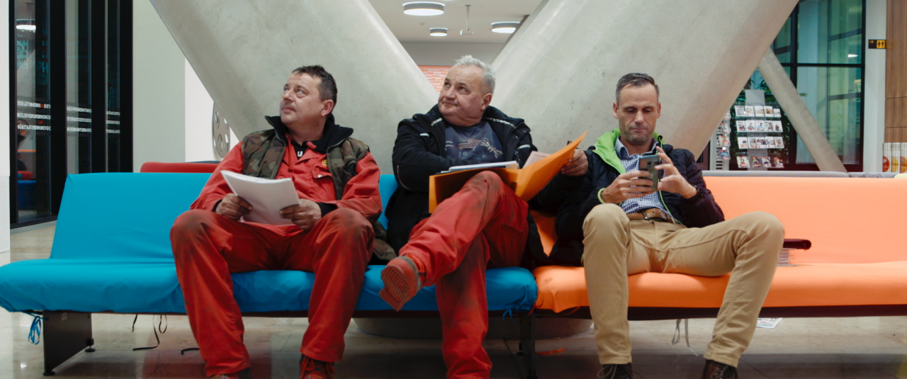<div class='slide_cap'><div class='sw_hg'><h1>Für die Vielen – </h1><br><h1 class='zeile_2'>die Arbeiterkammer Wien</h1><br><h2>DOCUMENTARY, 2022</h2></div><a class='no_visible' href='/en/projects/2020_08_21_public-value/#slide'></a></div>