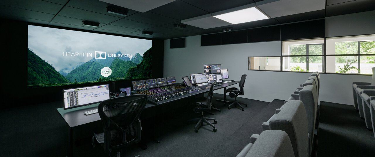 <div class='slide_cap'><div class='sw_hg'><h1>Dolby Atmos Studio 2K</h1><br><h2>The Grand Post Cinema Suite Kaiserstraße</h2></div><a href='/studios/'><span>zu den Studios</span></a></div>