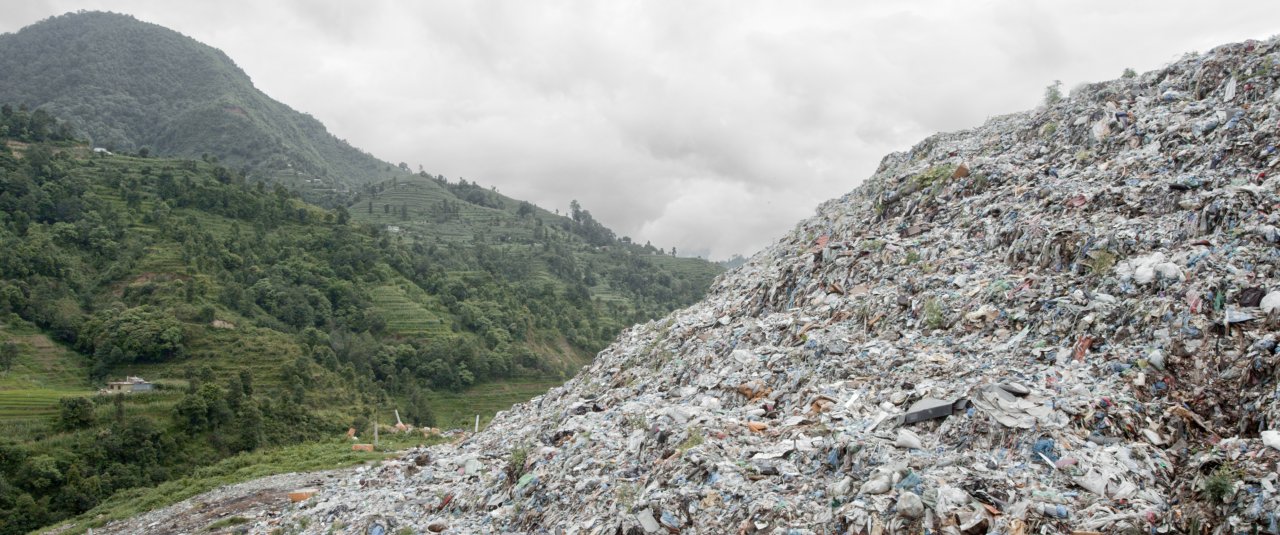 <div class='slide_cap'><div class='sw_hg'><h1>Matter out of Place</h1><br><h2>Documentary, 2022</h2></div><a class='no_visible' href='/en/projects/2023_05_02_matter_out_of_place/#slide'></a></div>